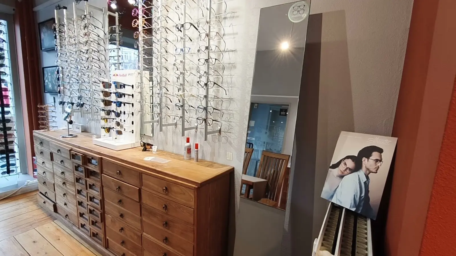 Intérieur du magasin Optique Ravet à Liège